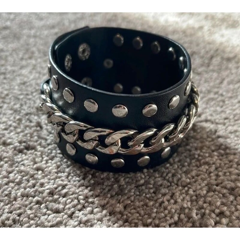 TORRID. 9” cuff black/silver chain bracelet New with tags
